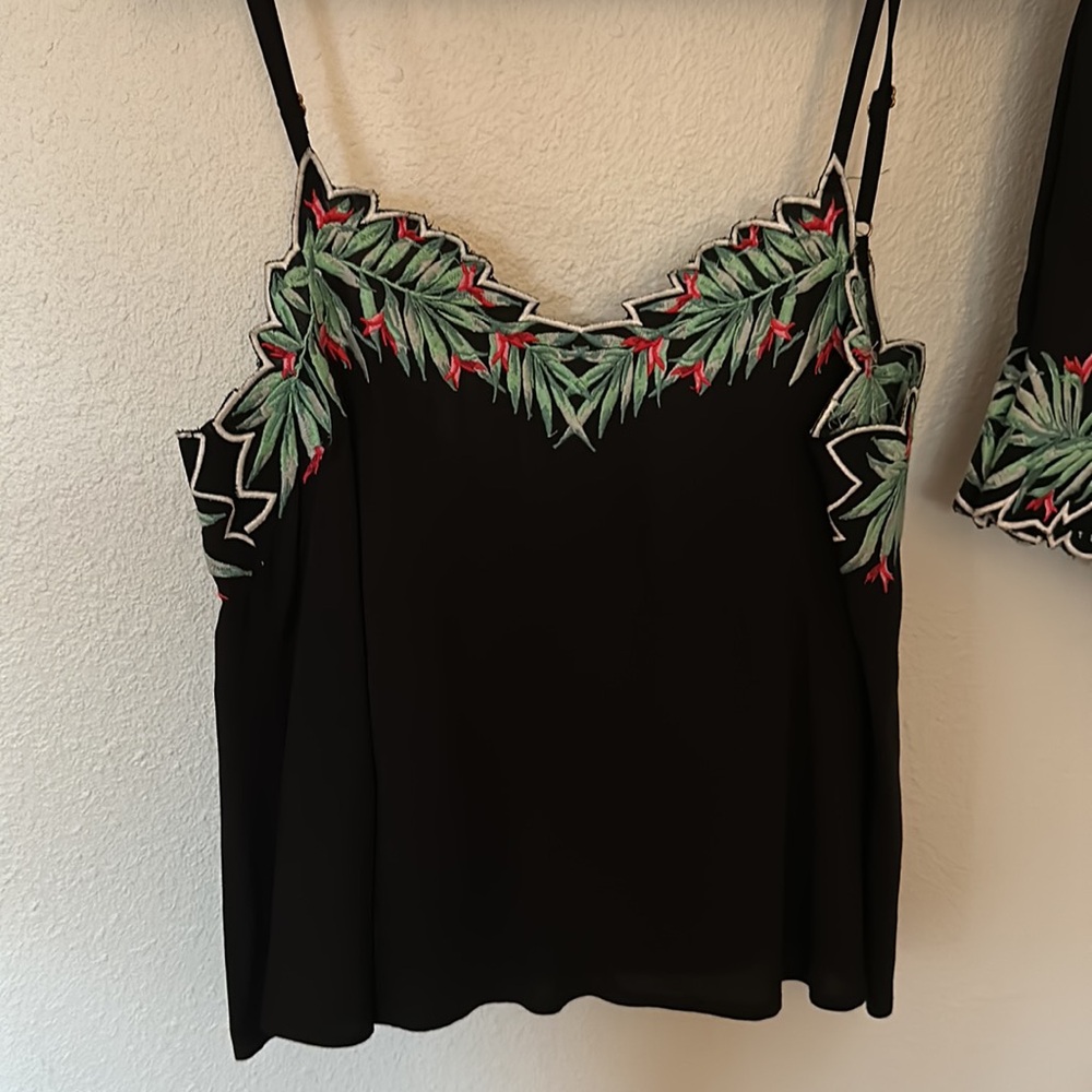 Show Me Your Mumu black floral top size small